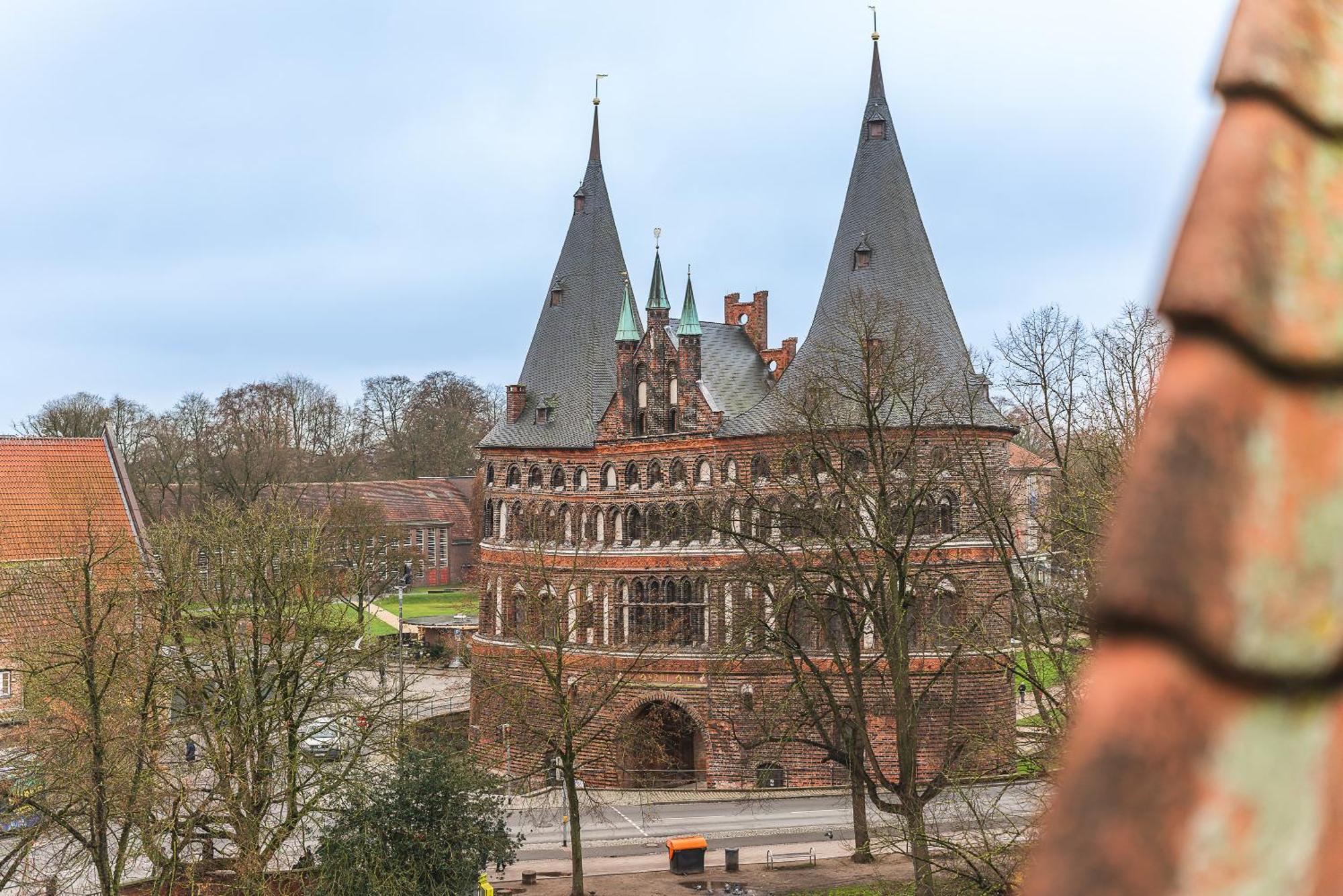 Maisonette Am Holstentor Mit Dachterrasse Und Heimkino لوبيك المظهر الخارجي الصورة